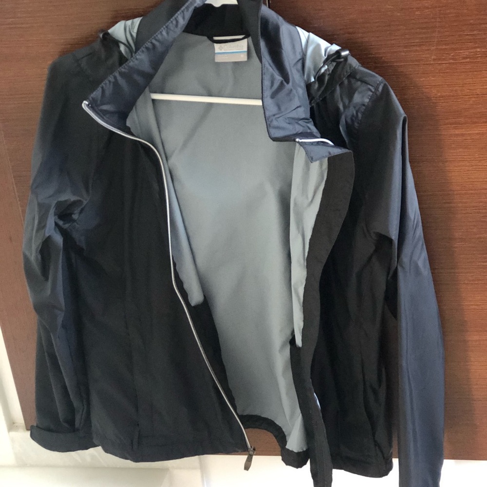 Columbia rain jacket like new. M
